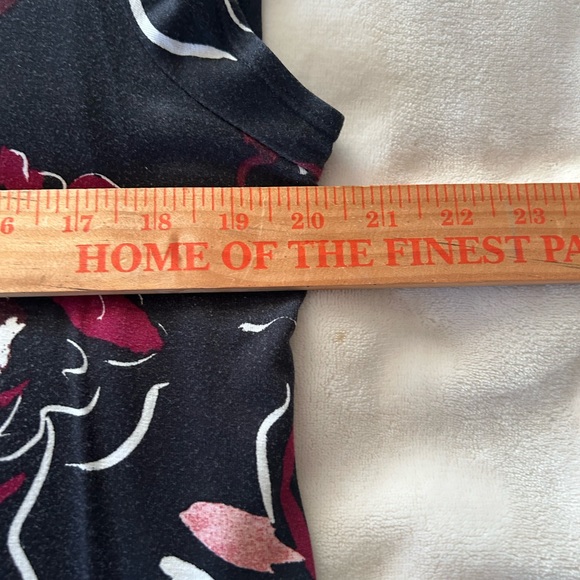 - Alfani top. Size Large short sleeve top. Pink shades and black.366 - Picture 4 of 7